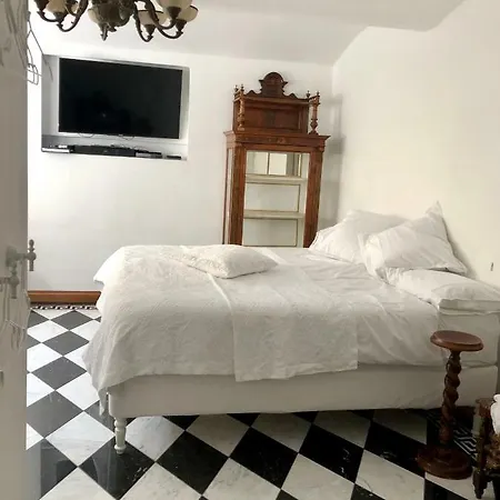 Bed & Breakfast Sarah's Altstadt Oase 4*