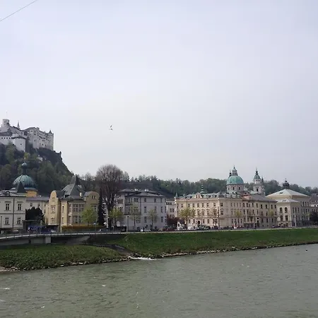 Sarah's Altstadt Oase ベッド・アンド・ブレックファスト 4*