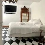 Bed & Breakfast Sarah's Altstadt Oase 4*