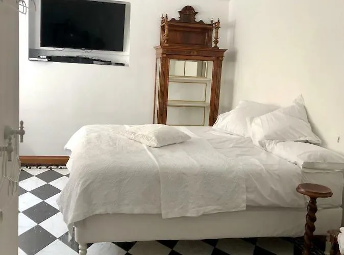 Bed & Breakfast Sarah's Altstadt Oase 4*